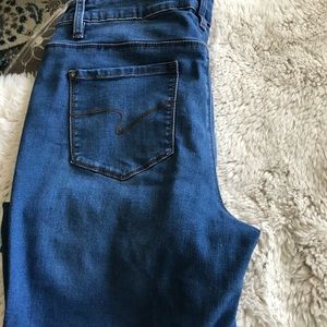 Light denim stretchy straight leg jeans.